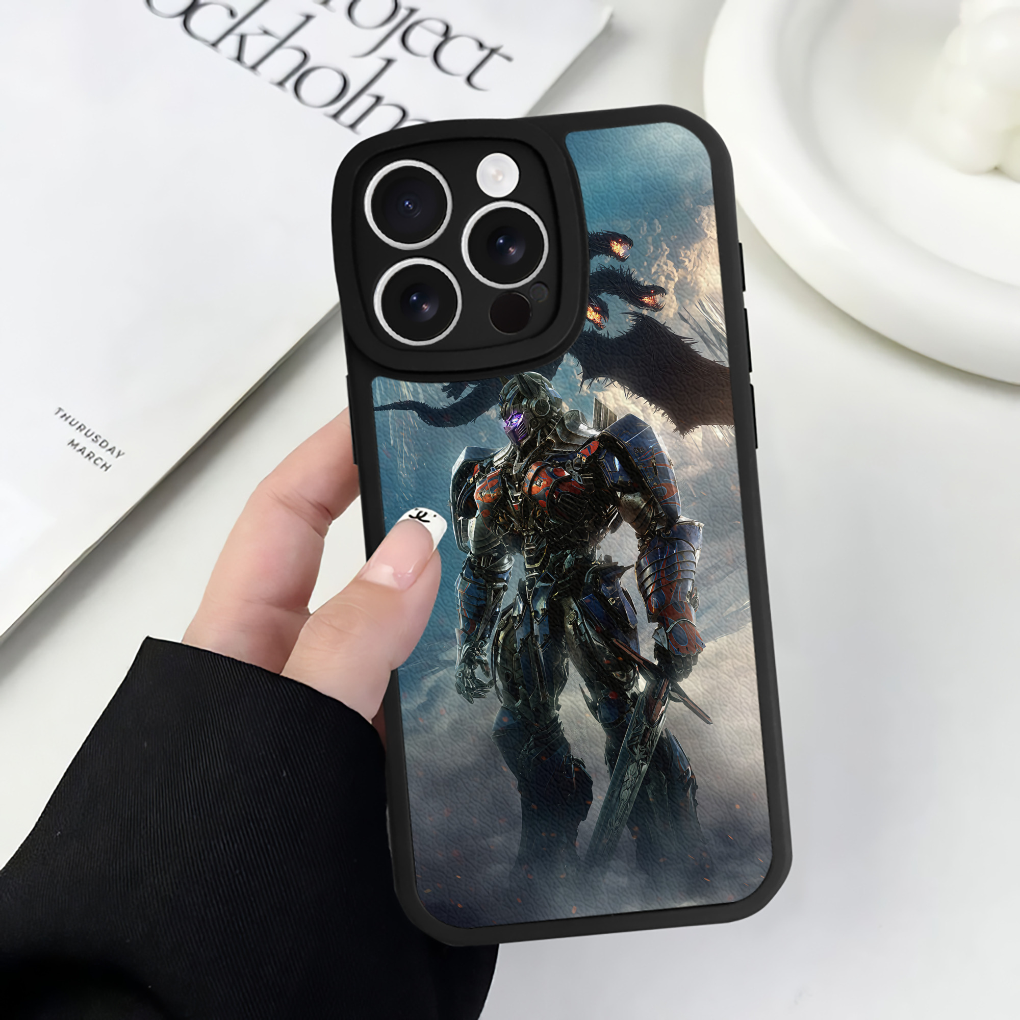 （画像用） Transformers トランスフォーマー 【iPhone 16シリーズ対応】シリコンスマホケース（レザー調） 材質：シリコン